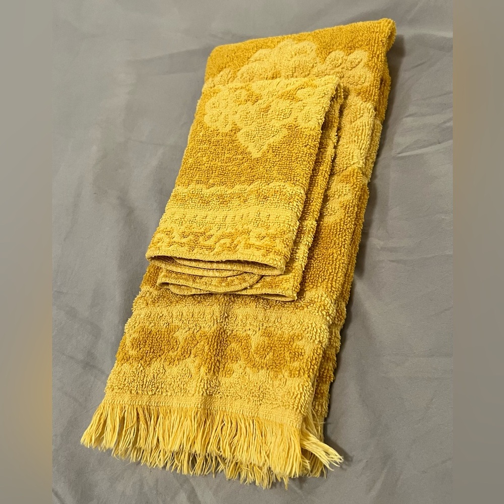 VINTAGE TOWELS 💛 Fashion Manor